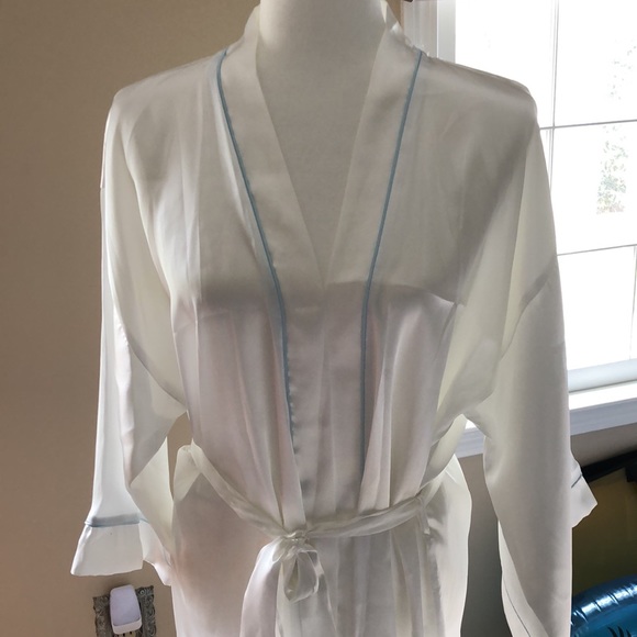 Bride Robe - Picture 2 of 9